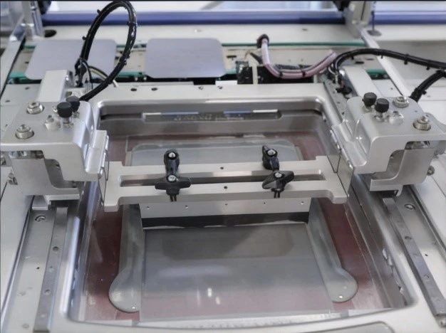 Crystalline solar cell screen printing